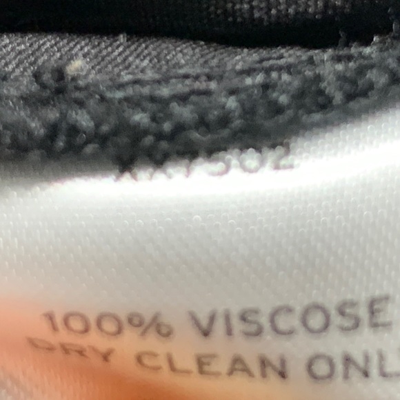 Halogen Relaxed Cropped Pants in Black - Picture 10 of 10